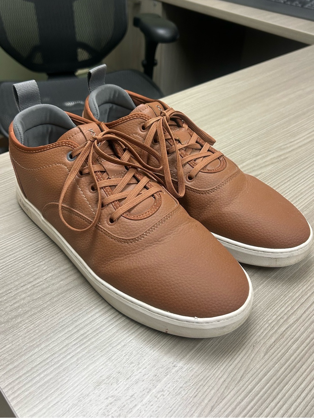 Men's Tan Leather Low-Top Everyday Sneakers